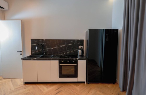Mjull-Bathore House | LUXURY 3-BEDROOM VILLA WITH PRIVAT POOL&STUNNING VIEWS IN TIRANA