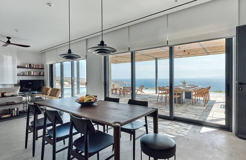 Agios Romanos Villa | Luxury 5 bedroom villa