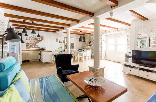 Perast House | Luxury 6 bedroom house on waterfront