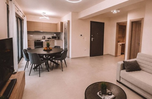 Kaisariani Apartment | Luxury Apartment and wirlpool over athen/Kesariani