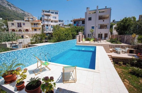 Susanj Apartment | Luxury apartment2 with pool Tiggelbeck Villa