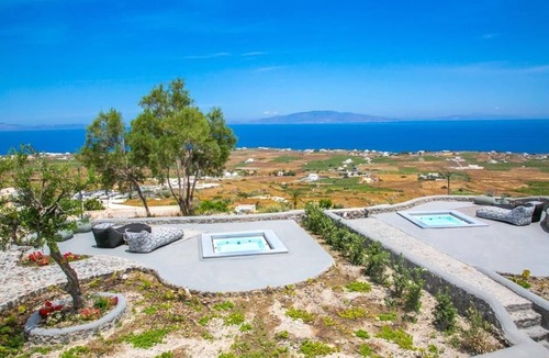 Finikia Villa | Luxury Santorini Villa | Villa Elysian Dyo | Private Hot Tub | Air Conditioning