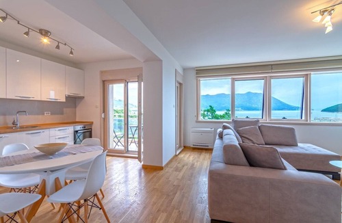 Budva Apartment | Luxury Seaview Apartment in Budva Centre – 50m from Beach, Near Old Town