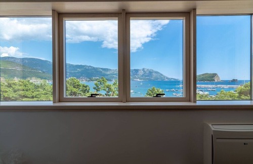 Budva Apartment | Luxury Seaview Apartment in Budva Centre – 50m from Beach, Near Old Town