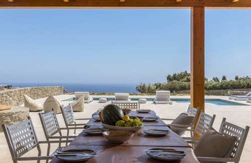 Paraga Villa | Luxury Villa, 5mins to Scorpios, Nammos & Mykonos Town, pool & 2 jacuzzis