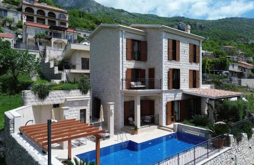 Lapcici Villa | Luxury Villa Flower