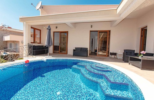 Utjeha Villa | Luxury Villa Napoli Colurful and Bright