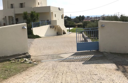 Lardos House | Luxury Villa Nikos with heated pool & sea view for friends & families