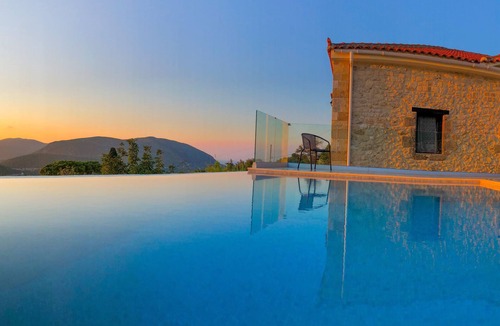 Kardhakata House | Luxury villa with private infinity pool
