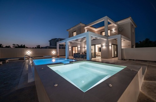 Neromilos Villa | Luxury villas with private pool and jacuzzi.