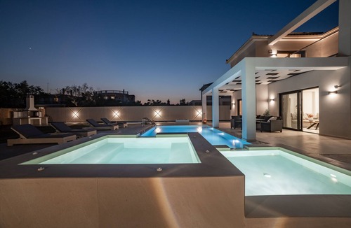 Neromilos Villa | Luxury villas with private pool and jacuzzi.