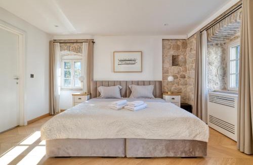 Ljuta Villa | Luxury waterfront vila with Private Dock and Pool