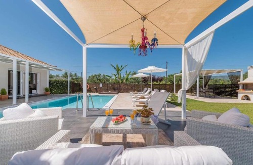 Vanato Villa | Madini Luxury Villa with free Pool Heating