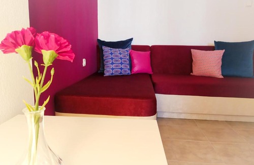 Kalyves Polygyrou House | Magenta Apartment