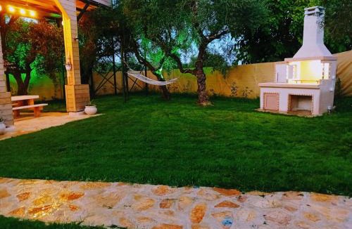 Agia Marina Apartment | Magic treehouse