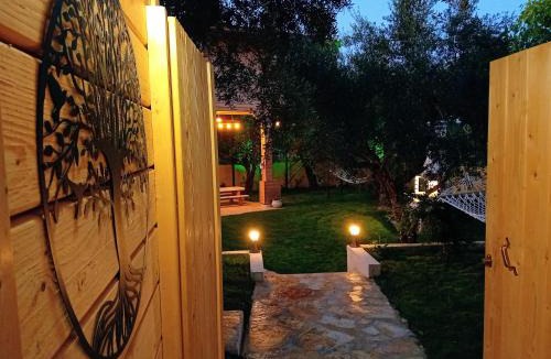 Agia Marina Apartment | Magic treehouse