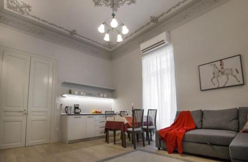 Plaka Apartment | Magnificent neoclassical apt in Syntagma-Plaka