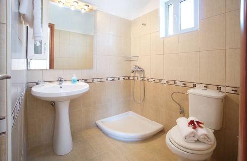 Karavomylos House | Maisonette With Shared Pool, Sea And Mountain Views