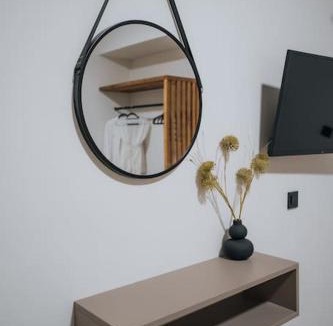 Neromilos Apartment | Mamfredas Suites