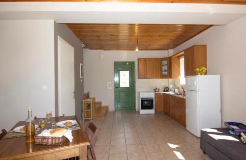 Riglia House | Mani Cosy View Maisonette