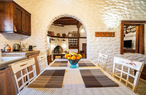 Embonas House | Mannas House Holiday Home with Sea View, Wi-Fi, and Air Conditioning
