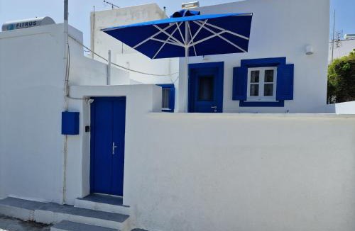 Kamari House | Maraki's Little House Santorini