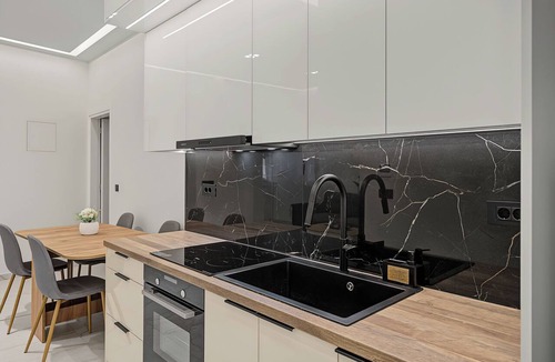 Agios Dimitrios Apartment | Marble and Onyx Luxury Suite