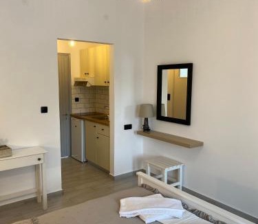 Agios Petros Apartment | Marianna Studios