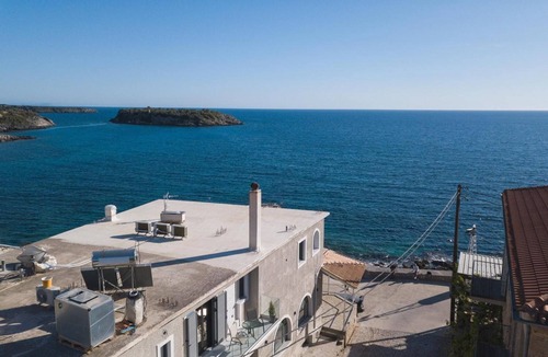 Kardamyli Apartment | Marina A2 Apartment with Sea View Jacuzzi, Wi-Fi, and Air Conditioning