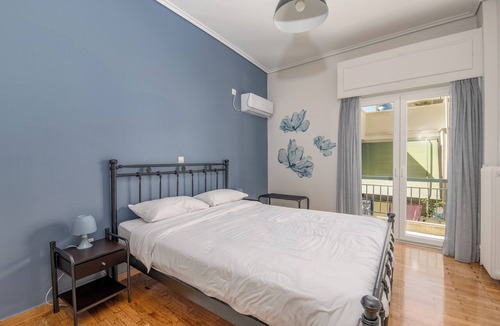 Piraeus Apartment | Marina Zeas Livemodern