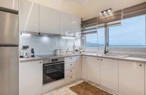 Kalyves Apartment | Mario Luxury Seafront Penthouse with Jacuzzi – Casa di Mario, Kalyves, Crete