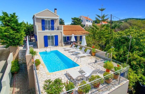 Antipata Villa | Markantonata Villa Sleeps 5 Pool Air Con WiFi