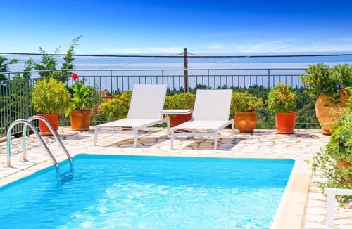 Antipata Villa | Markantonata Villa Sleeps 5 Pool Air Con WiFi
