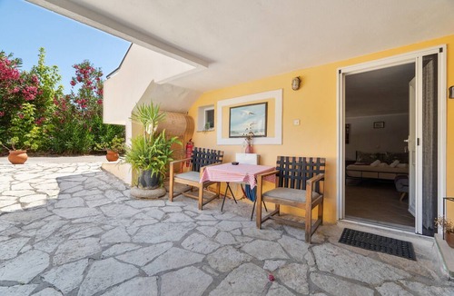 Nidri Apartment | Mati Studio with Mountain View, Wi-Fi and Air Conditioning