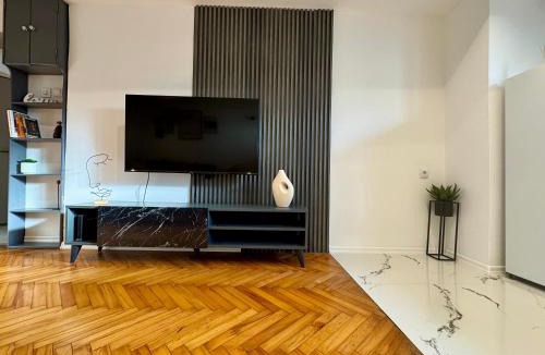 Downtown Apartment | Matija Urban Suits- Downtown