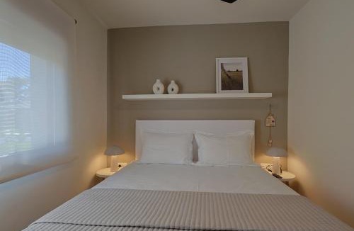 Olymbiaki Akti Villa | MERAKI - Seaside Pool Villa & Private Parking