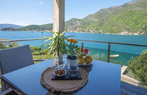 Lepetane Apartment | Mesmerizing Studio Flat near Kotor Bay in Tivat