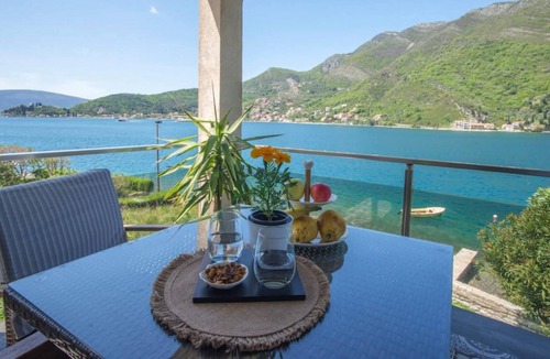 Lepetane Apartment | Mesmerizing Studio Flat near Kotor Bay in Tivat