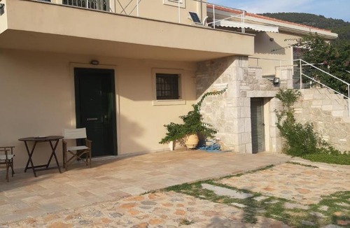 Melissopetra House | Milo's House