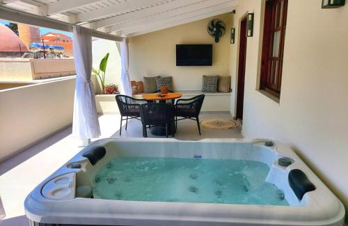 Old Town Rethymnon Apartment | Minares Luxury Suite