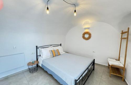 Santorini Apartment | Mini Canava