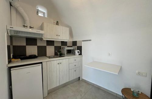 Santorini Apartment | Mini Canava
