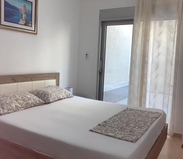 Dobrota Apartment | Minka