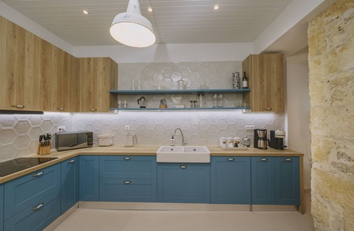 Old Town Rethymnon House | Minoos Residence, Central restored/modern 3floor house w/seasonal roof pool