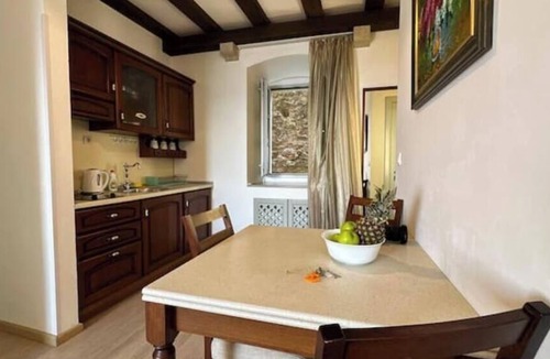 Herceg Novi Apartment | Mistral Studio – Historic Charm, Stunning Views & Relaxing Terrace