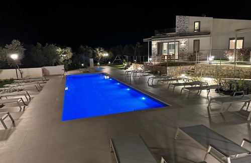 Pyrgos Psilonerou Villa | Mitos Luxury Villas Gerani 300sqm Heated pool sleeps 20