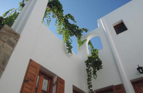 Naousa Apartment | Mitsi Studios