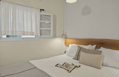 Firostefani Bed & Breakfast | Mnimes Guesthouses Santorini
