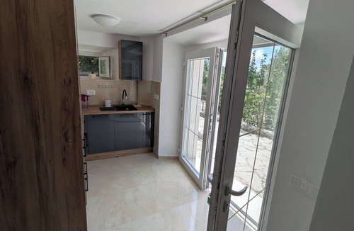Kuljace Apartment | Modern 1-Bedroom Apartment Oasis in Kuljače, Nature Retreat & Sea Views