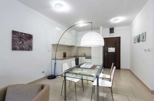 Donji Morinj Apartment | Modern 1BR apartment Lavandernn